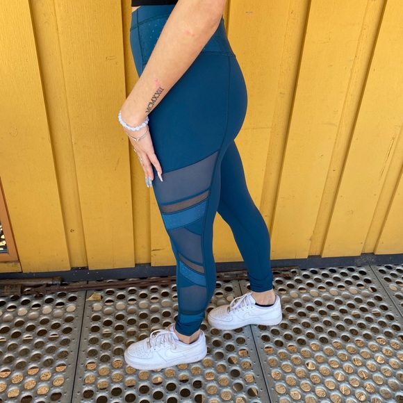🦋Lululemon Side Mesh Leggings🦋 - Picture 3 of 10